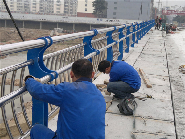 汕尾不锈钢河道护栏的特性及其在城市景观中的应用
